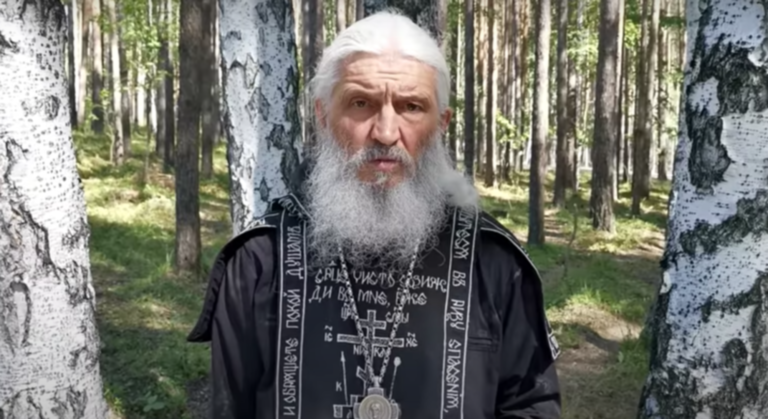 Самоизоляция порождает самозванцев: кто «зажигает» звезду схиигумена Сергия