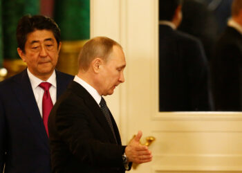 Владимир Путин и Синдзо Абэ. Фото: Sergei Karpukhin / Reuters