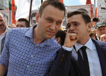 Алексей Навальный и Илья Яшин/Коммерсант