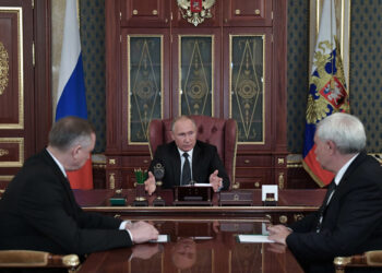 Александр Беглов, Владимир Путин и Георгий Полтавченко. Фото: Алексей Никольский/РИА Новости