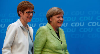 Меркель подводит Крамп-Карренбауэр к канцлерству