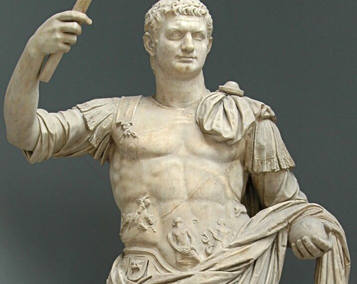 Статуя императора Домициана. Деталь. Голова, возможно, заменена. Мрамор. 81—96 гг. Рим, Ватиканские музеи