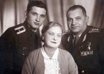 Начало 1960-х годов. Яков Крейзер с женой Шурой и сыном. Фото из личного архива.