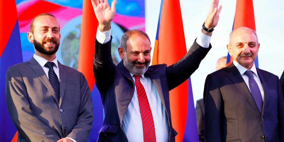 Арарат Мирзоян, Никол Пашинян и Бако Саакян