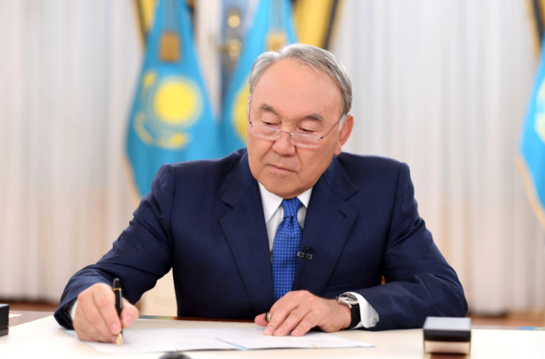 Назарбаев ушел, но остался