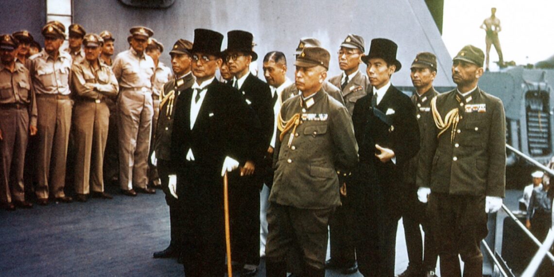 Японская делегация на подписании Акта о безоговорочной капитуляции. Линкор «Миссури» , 2 сентября 1945 года