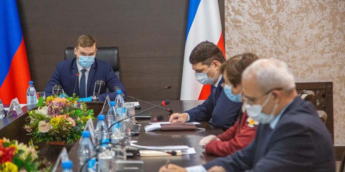 Валентин Коновалов на заседании оперативного штаба по предотвращению распространения COVID-19 в Хакасии. Фото: ВКонтакте