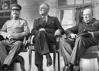 Иосиф Сталин, Франклин Рузвельт и Уинстон Черчилль на Тегеранской конференции