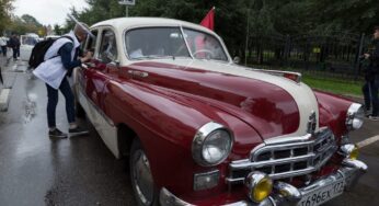 В Москве прошел праздничный пробег отечественных ретроавтомобилей