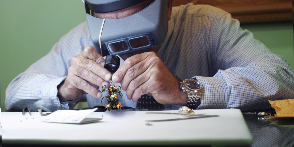 Оценка качества в производстве. Фото: kanobu.ru