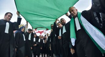 Жители Алжира массово выходят на улицы, призывая Бутефлику отказаться от пятого срока
