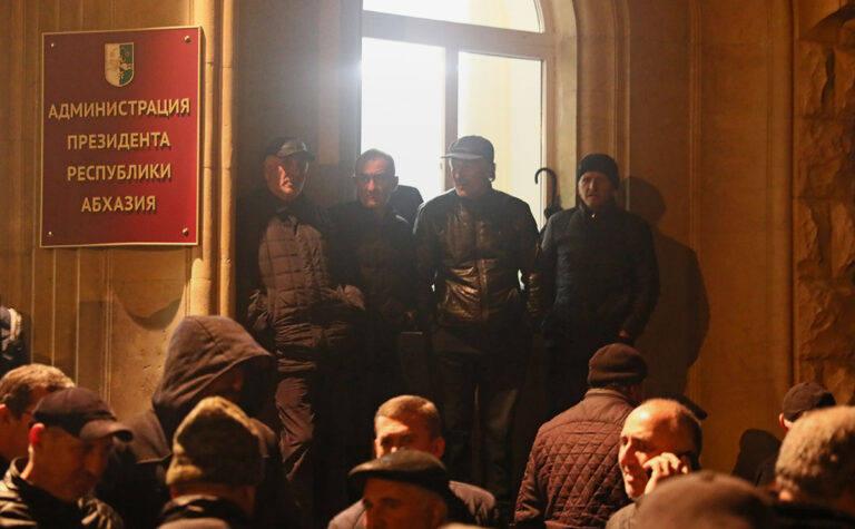 Антинародные реформы и провалы Правительства России усиливают кризис в Абхазии