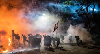 Гонконг погружается в хаос: уличные бои, «коктейли Молотова» и транспортный коллапс