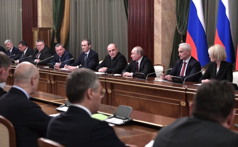 Задача Путина – передать Россию с сильными институтами власти: мнение