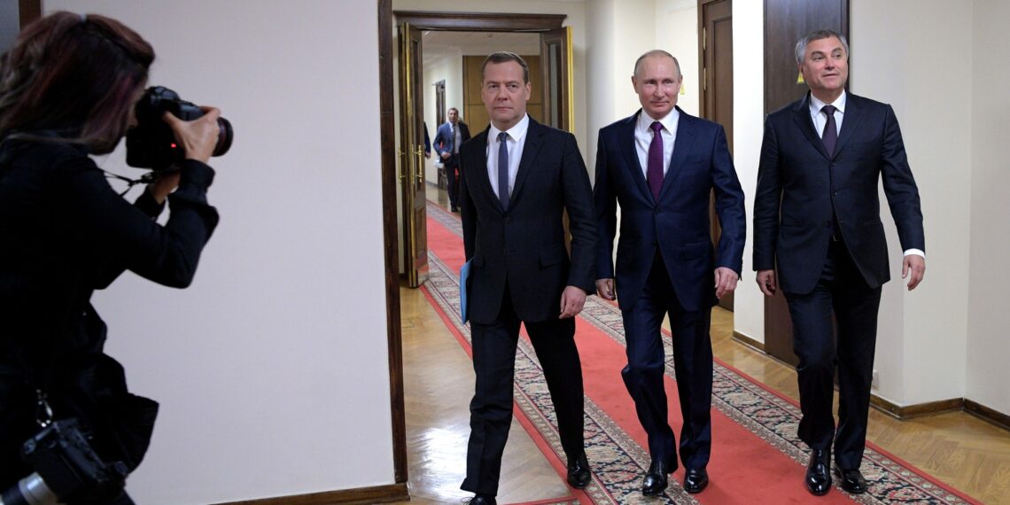 Дмитрий Медведев, Владимир Путин и Вячеслав Володин в Госдуме. Фото: Пресс-служба Кремля