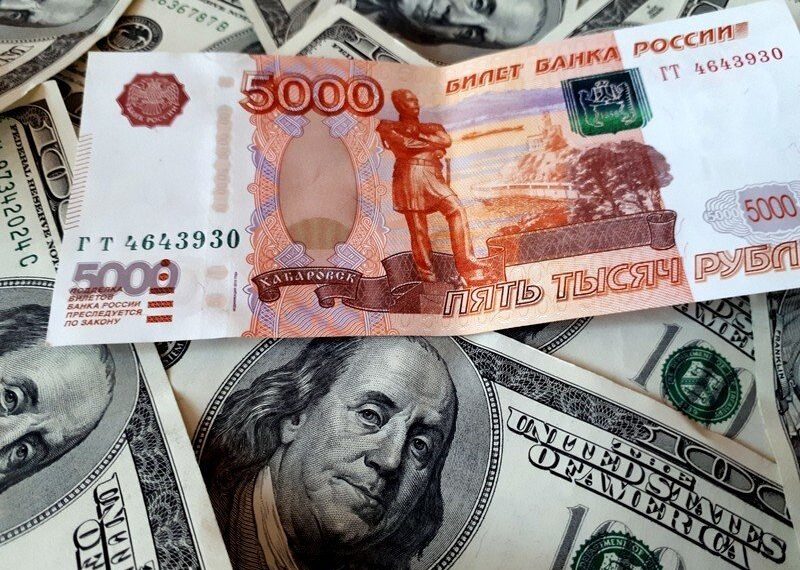 Рублем по доллару. Фото: kurs.com.ua