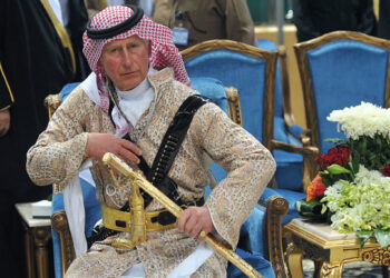 Принц Чарльз в арабских одеждах. Фото: RT