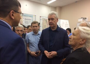 Сергей Собянин на встрече с жителями Бирюлева Западного. Фото: Мария Иванова