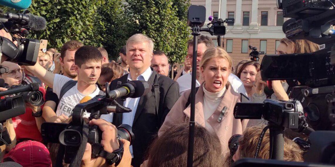 Сергей Митрохин и Любовь Соболь. Фото: РИА ФАН