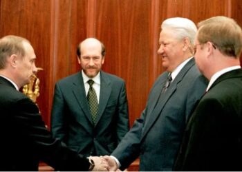 Александр Волошин, Сергей Степашин, Владимир Путин и Борис Ельцин. 5 июля 1999 года. Фото: ТАСС/Александр Чумичев