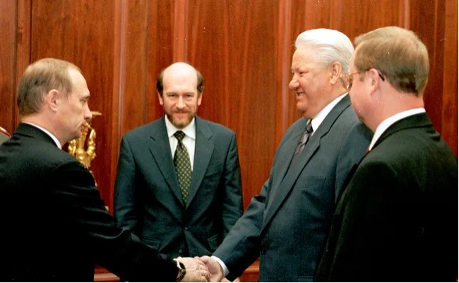 Александр Волошин, Сергей Степашин, Владимир Путин и Борис Ельцин. 5 июля 1999 года. Фото: ТАСС/Александр Чумичев