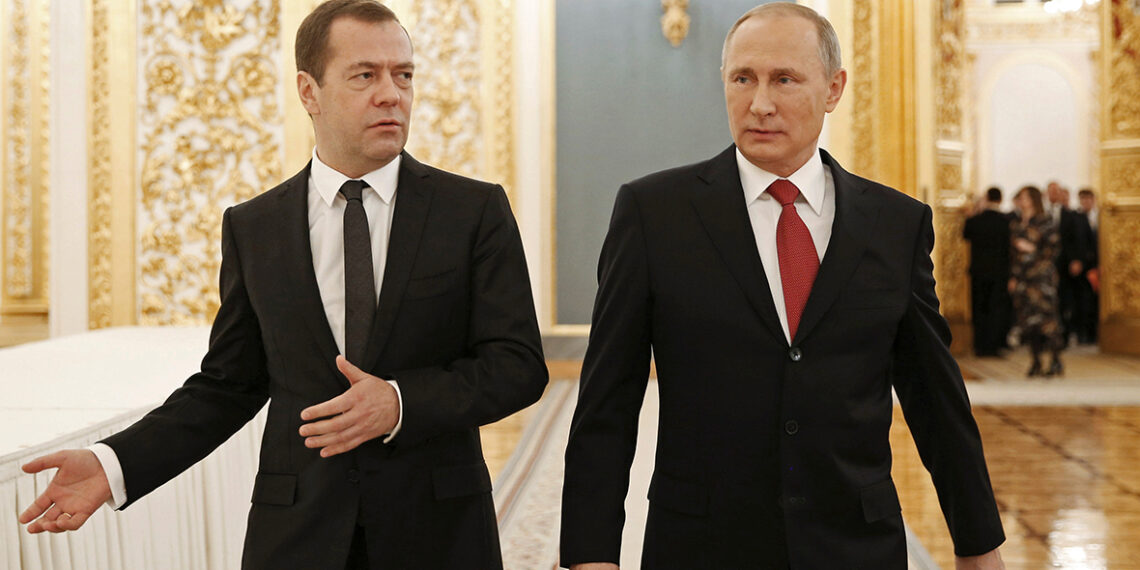 Дмитрий Медведев и Владимир Путин. Фото: Reuters