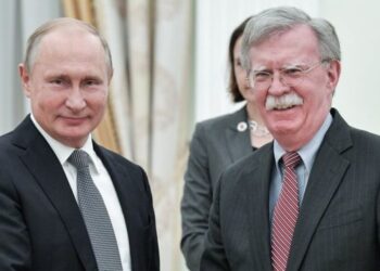 Владимир Путин и Джон Болтон. Фото: ВВС