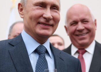 Владимир Путин и Сергей Чемезов. Фото: ТАСС