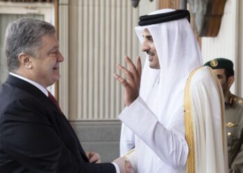 Петр Порошенко и эмир Катара Тамим Аль-Тани. Фото: fakty.com.ua