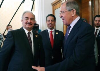 Халифа Хафтар и Сергей Лавров. Фото: ТАСС