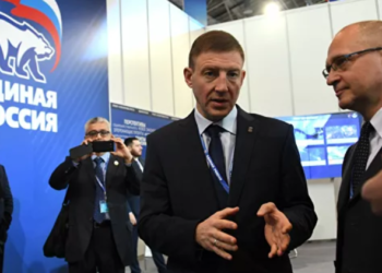 Андрей Турчак и Сергей Кириенко. Фото: РИА Новости