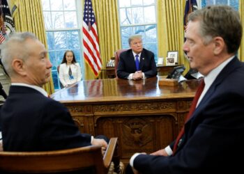 Дональд Трамп на переговорах с Лю Хэ. Фото: washingtonpost.com