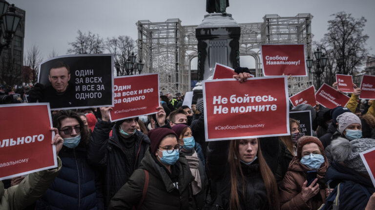 Протесты поколения Z: что движет молодежью