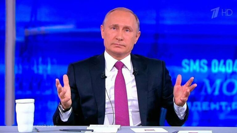 Непрямая линия: за 20 лет народ перестал воспринимать Путина своим?