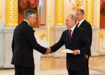 Джон Хантсман и Владимир Путин. Фото: ru.usembassy.gov