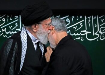 Али Хаменеи и Касем Сулеймани. Фото: leader.ir