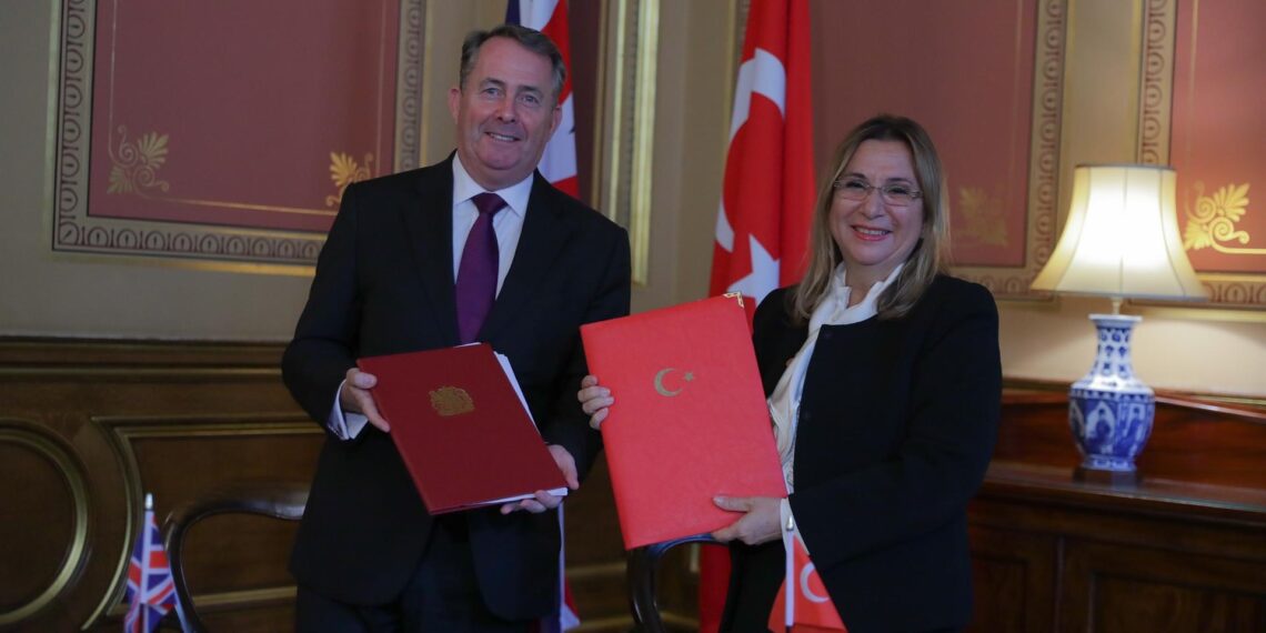 Лиам Фокс и Рухсар Пеккан. Фото: Anadolu