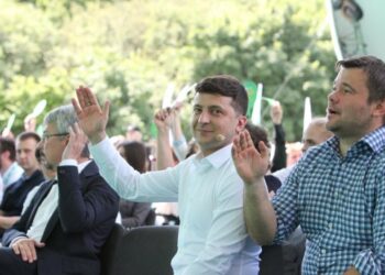 Владимир Зеленский и Андрей Богдан. Фото: Телеканал 24