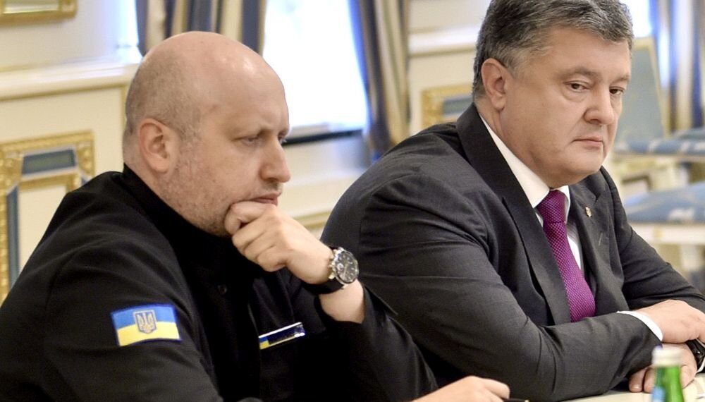 Александр Турчинов и Петр Порошенко. Фото: AP