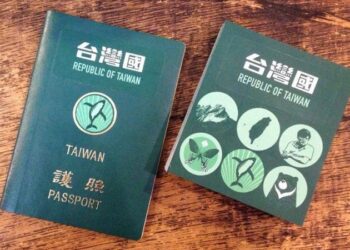 Паспорт Китайской Республики. Фото: globalvoices.org