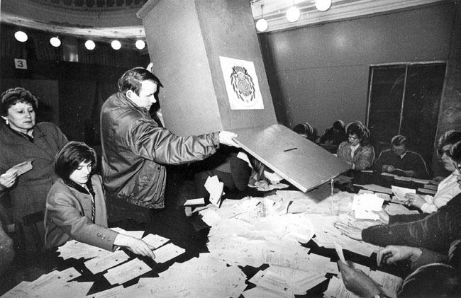 Конституции Российской Федерации исполняется четверть века