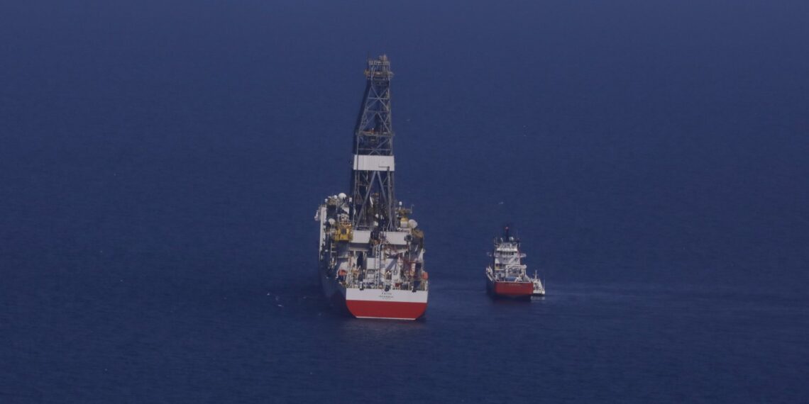 Буровое судно Fatih в Черном море. Фото: Anadolu