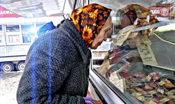 Продовольственные сертификаты: людям не хватает денег на еду