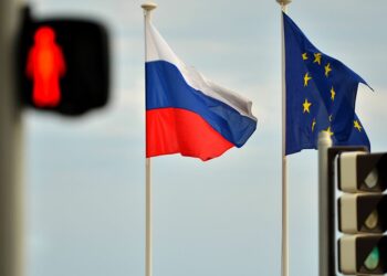 Флаги России и ЕС. Фото: 112.international
