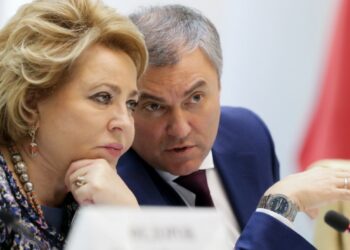 Вячеслав Володин и Валентина Матвиенко. Фото: Пресс-служба Госдумы