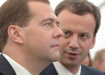 Дмитрий Медведев и Аркадий Дворкович. Иллюстрация: НТВ