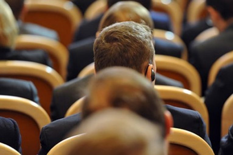 Врио губернаторов, которых назначил президент Владимир Путин осенью с.г., проводят перестановки во внутриполитических блоках своих администраций. Политических кураторов назначили врио глав Ненецкого автономного округа (НАО), Псковской и Ивановской областей, Марий Эл. В Самарской области и Пермском крае эти посты еще остаются вакантными.