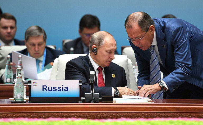 Эксперт назвал фамилии политиков, разваливших отношения России и Украины