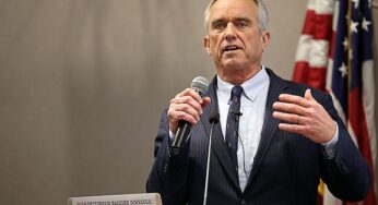 Кеннеди: вакцина от коронавируса может манипулировать генетикой человека