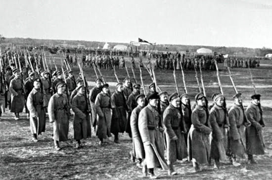 Людмила Лис: К 100-летию парада молодой Красной Армии на Ходынском поле